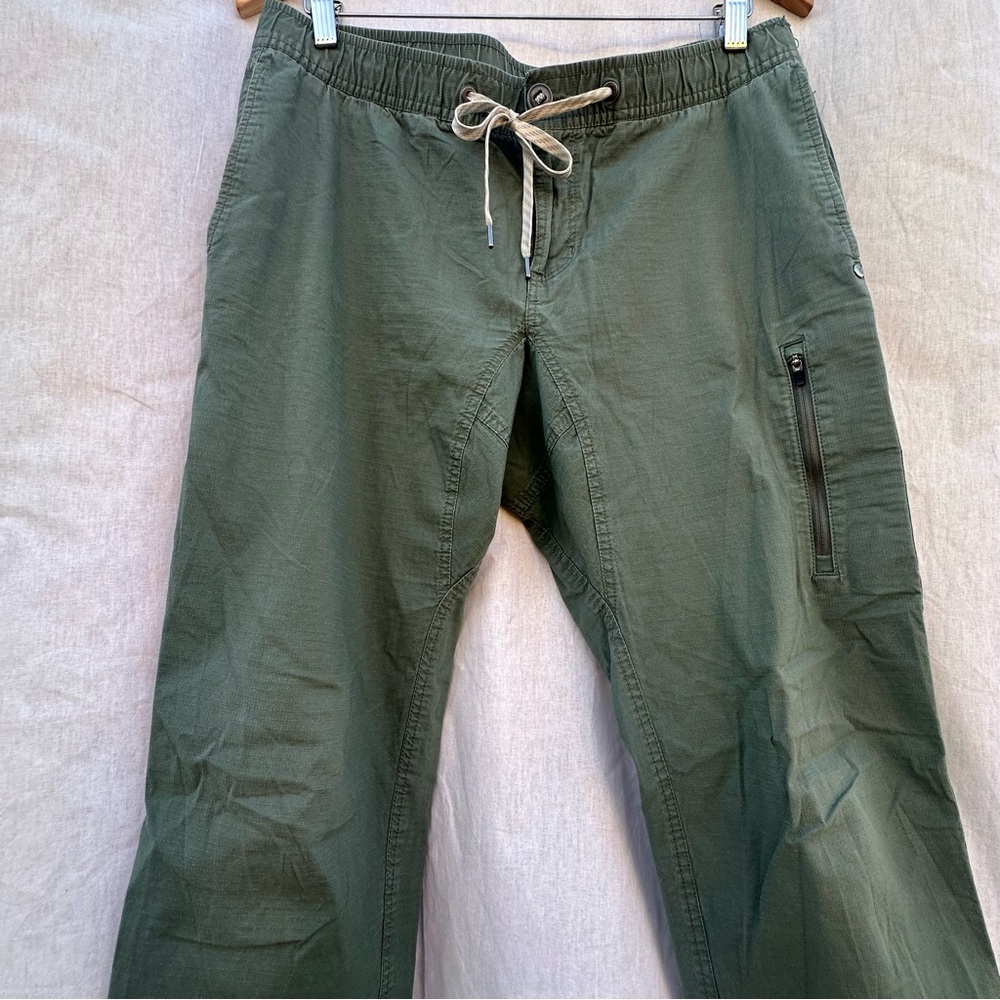 Vuori Men's Ripstop Cargo Pants Joggers Casual Hiking Gorpcore Outdoors Urban